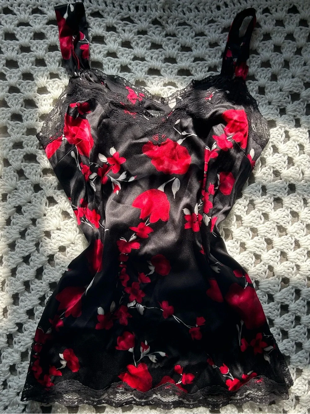 White House Black Market Black & Red Floral Satin Lace Trim Chemise